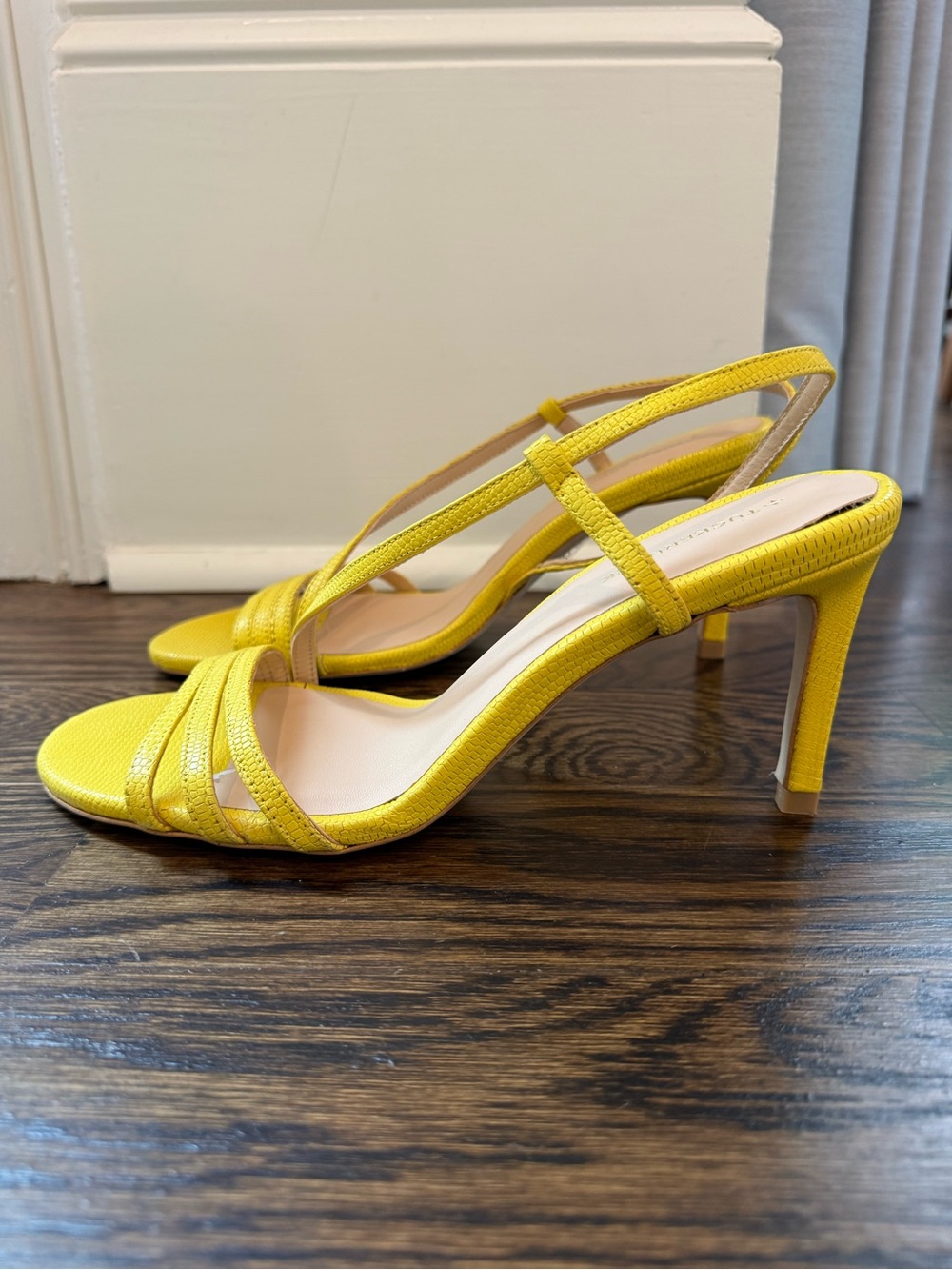 NWOT TUCKERNUCK SHOES Lemon Yellow Embossed Leather Scarlet Heels - size 8.5 - Picture 8 of 13